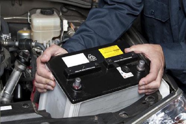 Aprende a comprobar el estado de la batería del auto en 7 pasos