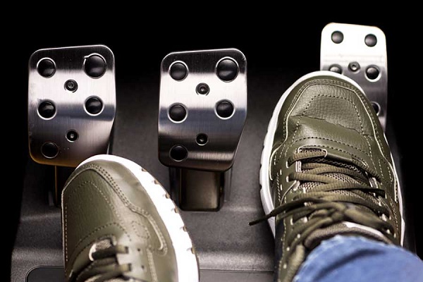Como funciona el pedal del embrague de tu auto
