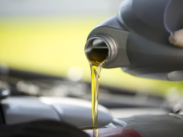 4 razones por las que es importante usar el aceite adecuado en tu coche.
