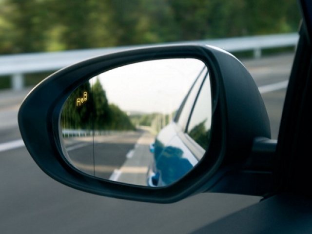 cómo ajustar los espejos del auto de forma apropiada