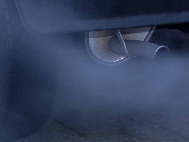 humo del caño de escape