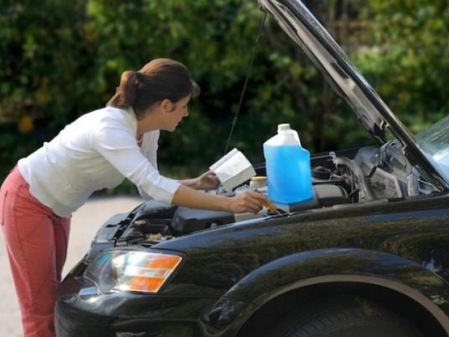 5 Reparaciones del auto que cualquiera puede hacer