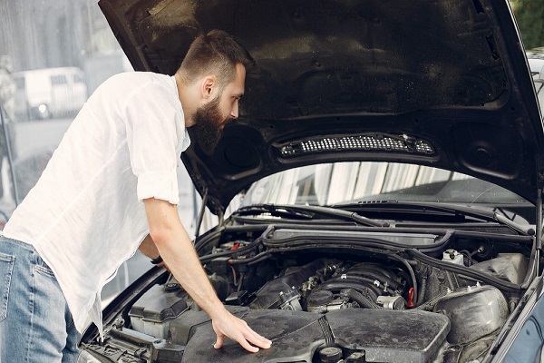 razones por las que tu auto se apaga mientras conduces