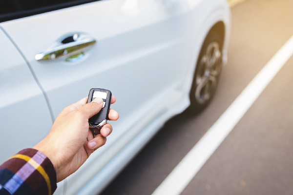 6 motivos de por qué se dispara la alarma de tu auto