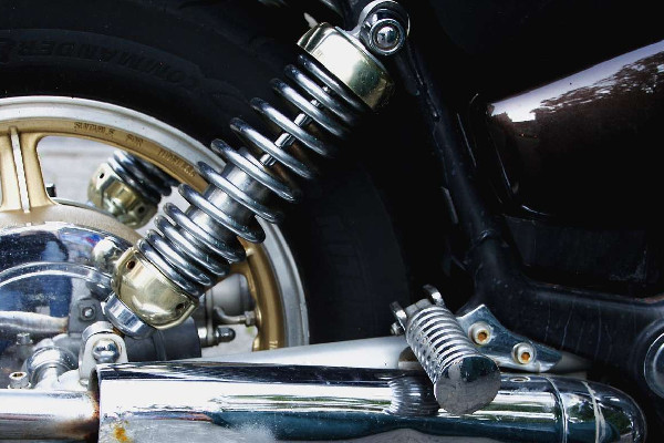 Los amortiguadores funcionan en dos ciclos: el de compresión y el de extensión.