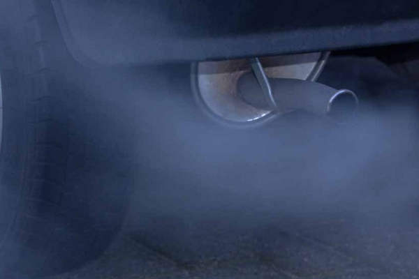 humo del caño de escape