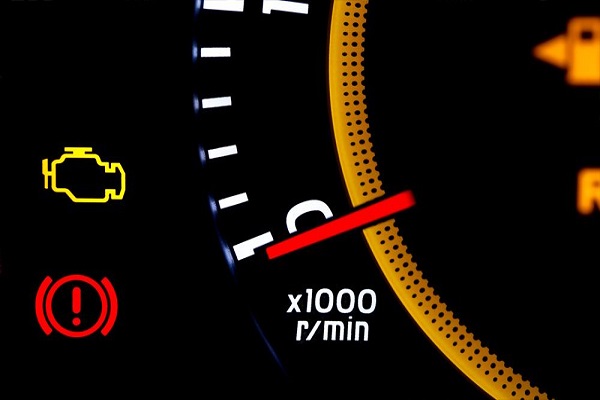 Luz de falla del motor: ¿por qué se enciende? I