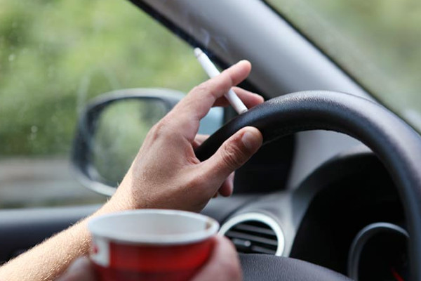 Tu auto huele a cigarrillo 3 tips para eliminar el olor