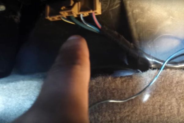Verifica que no existan cables rotos o corroídos