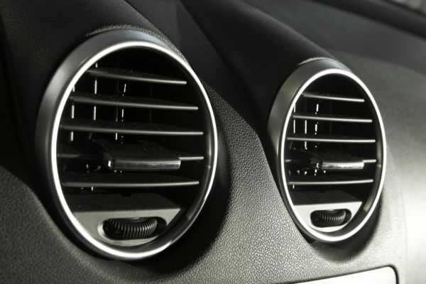 Cómo revisar el sistema de aire acondicionado de tu auto para verificar que todo está OK
