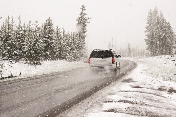 ¿Por qué mi auto consume más nafta en invierno?