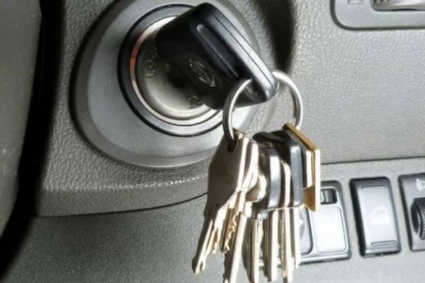 La llave del auto no gira. ¿Qué hago?